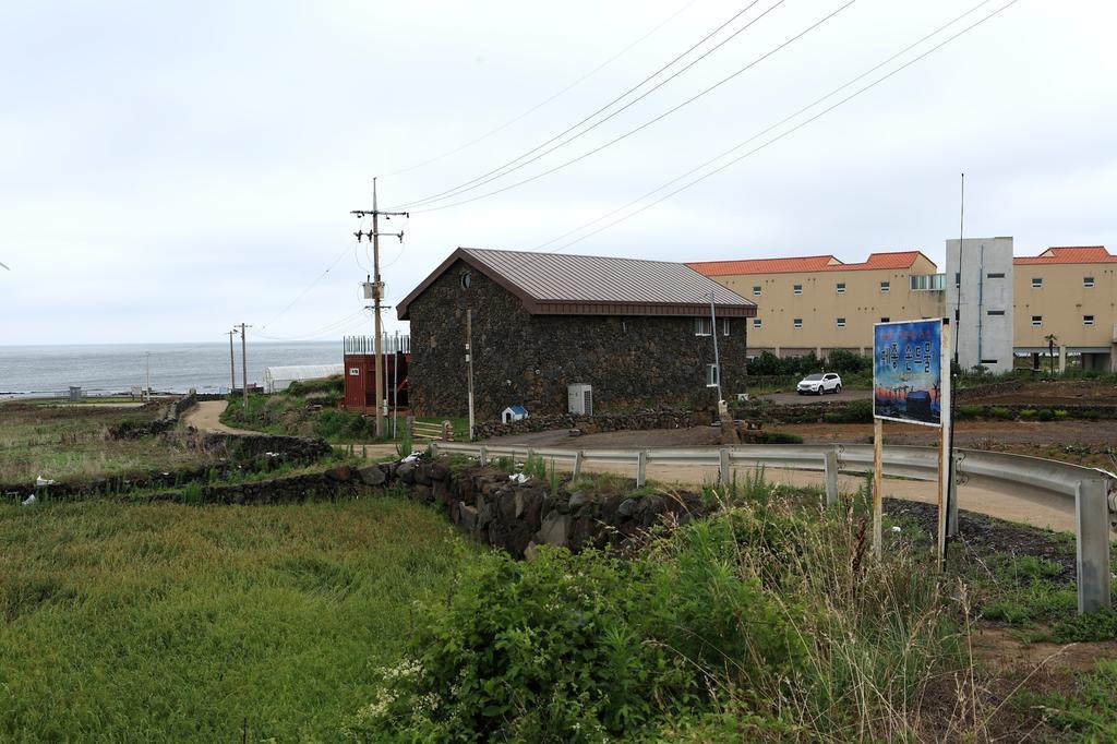 Maison Sondemul Guesthouse Чеджу Екстериор снимка