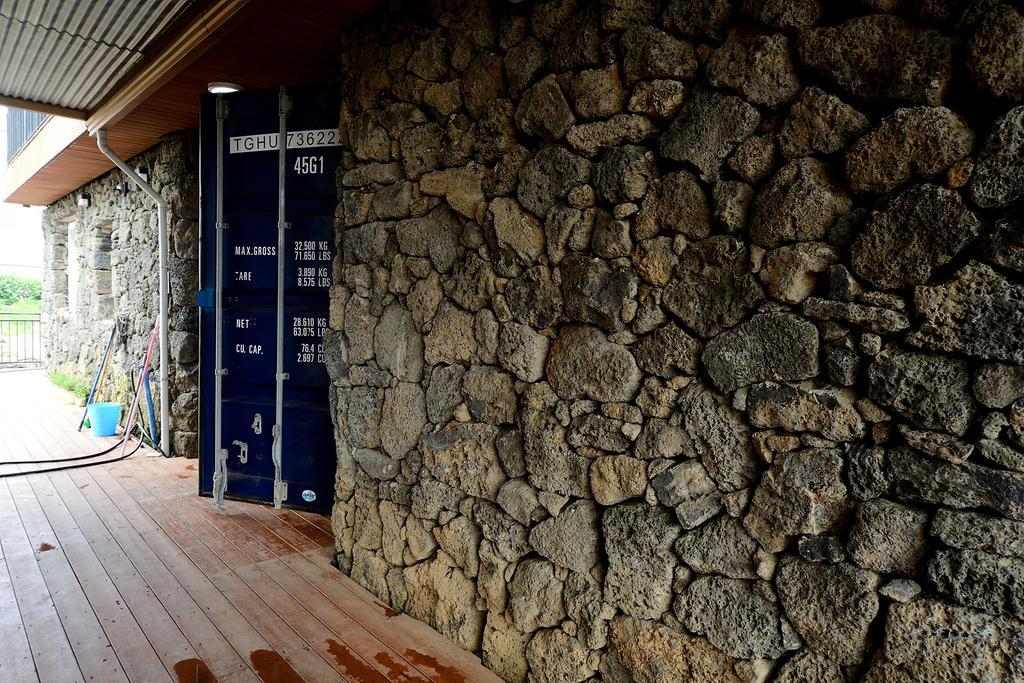 Maison Sondemul Guesthouse Чеджу Екстериор снимка